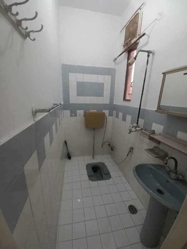 10 Marla 2 Bed dd Tvl store Big Garage Lower Without Owner 19