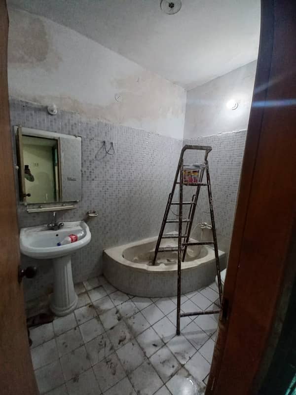 10 Marla 2 Bed dd Tvl store Big Garage Lower Without Owner 20
