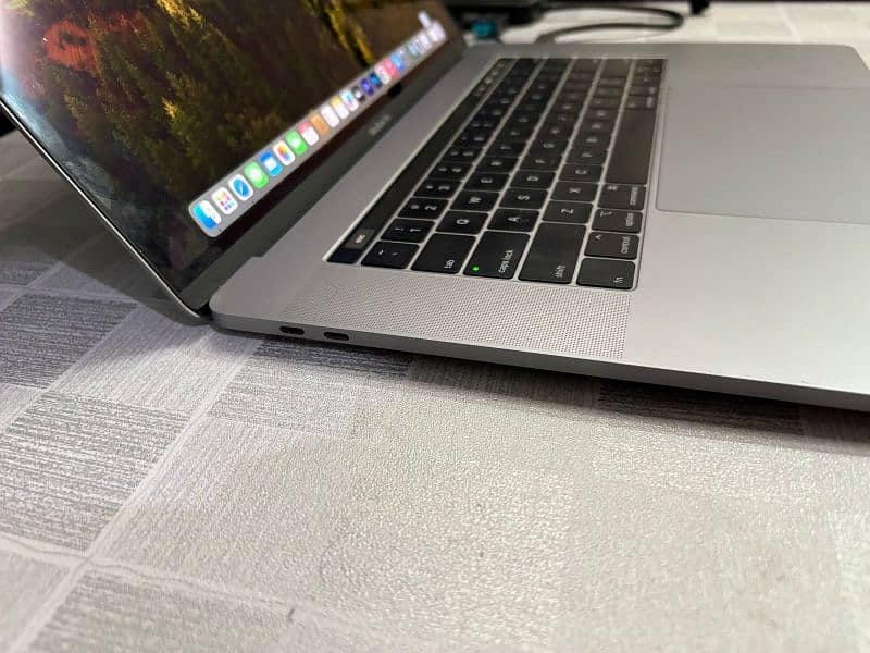 MacBook Pro 2019 32GB RAM CORE I9 15 INCH 1