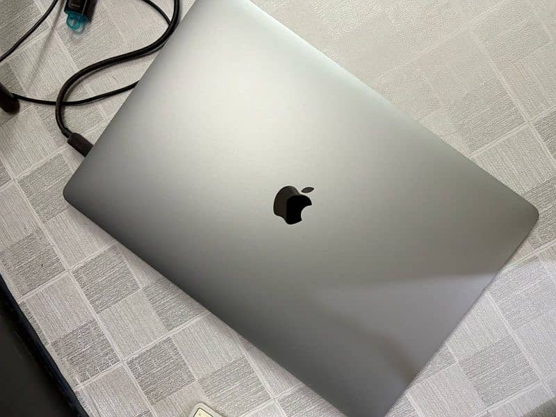 MacBook Pro 2019 32GB RAM CORE I9 15 INCH 2