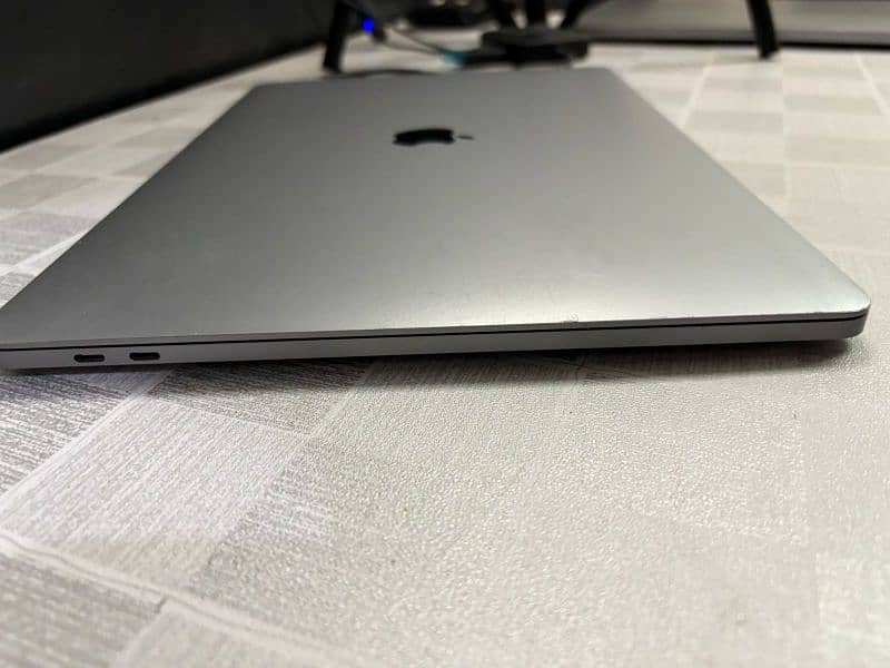MacBook Pro 2019 32GB RAM CORE I9 15 INCH 12