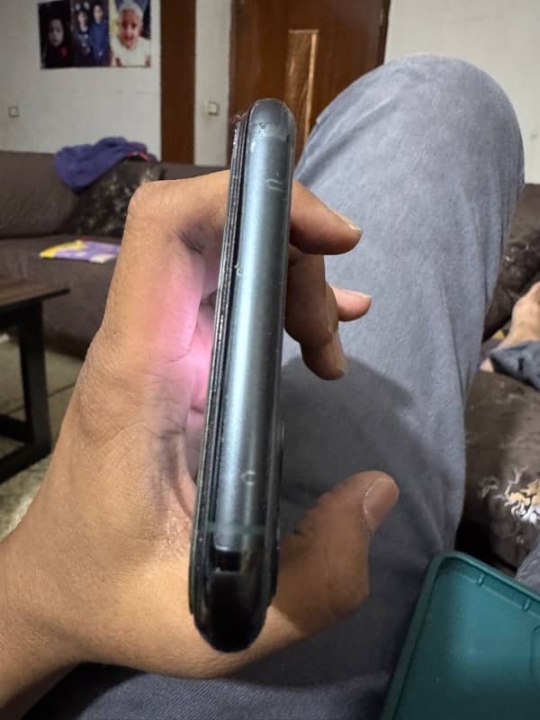 11 pro max 256 GB PTA approved Midnight Green 4