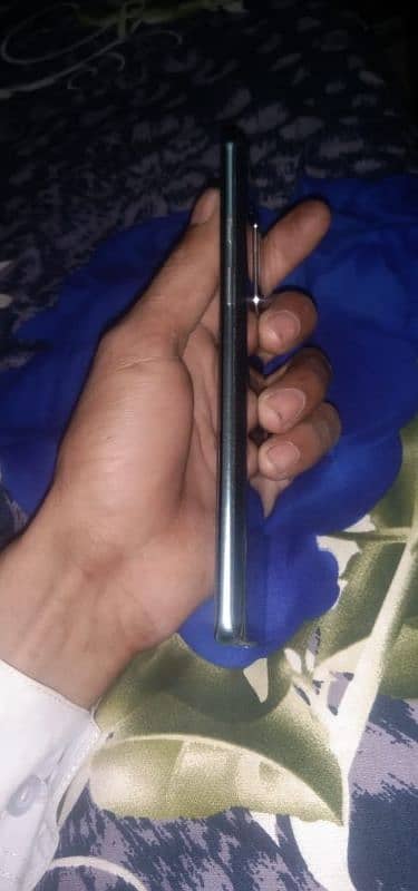 12gb 256 GB bag change hai Baki phone 10 by 10 no doubt no line 1