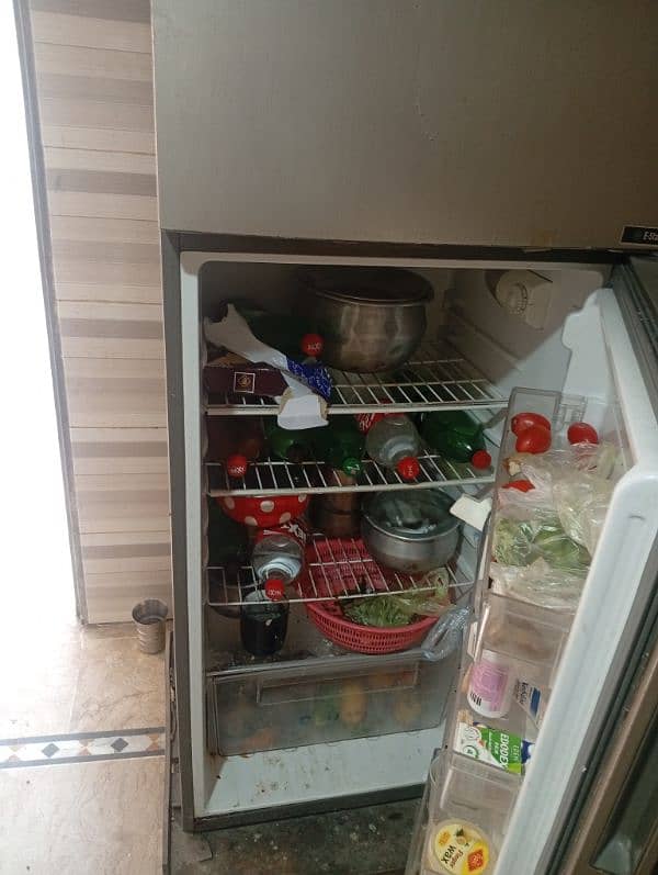 new fridge hai hamara pass 2 hai is lye sell Kar rahy hai 1