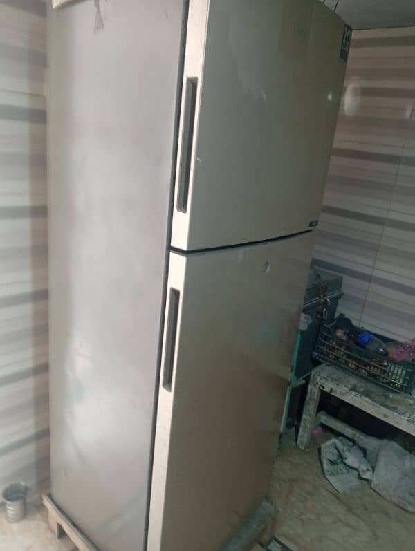 new fridge hai hamara pass 2 hai is lye sell Kar rahy hai 3