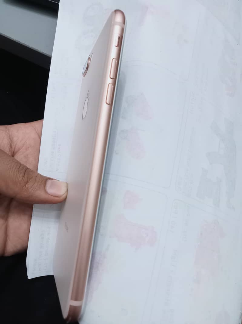iPhone 8 Plus 64 gb non PTA Gold 4