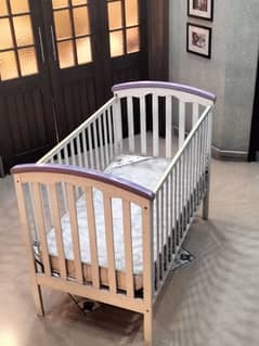 Standard Sized Crib , Babycot