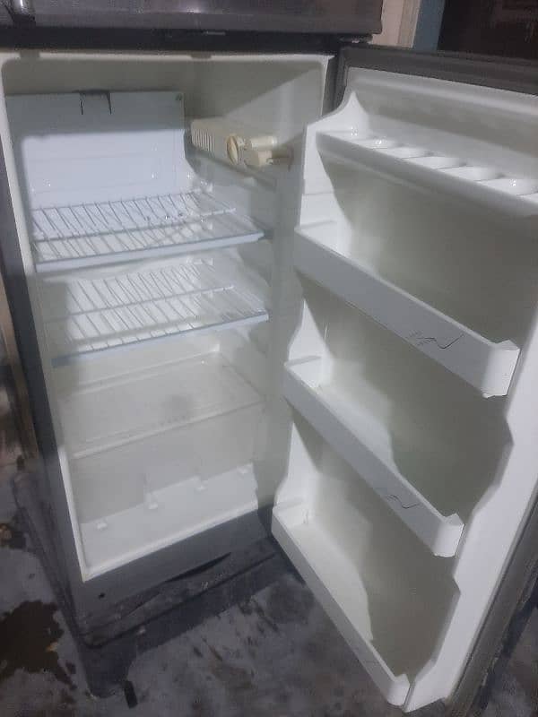 dawlance fridge no technically problem works properly 1