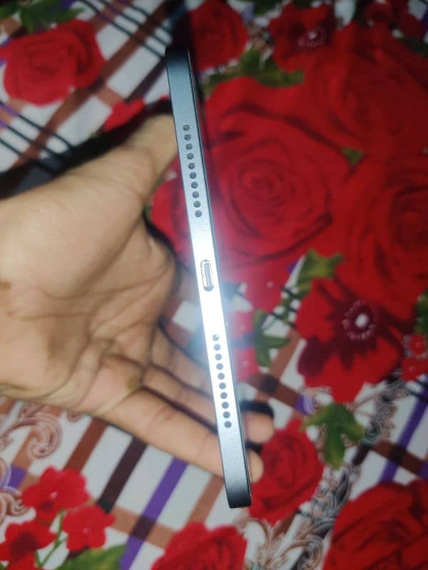 ipad mini 7 128GB just box opened 2days used 2