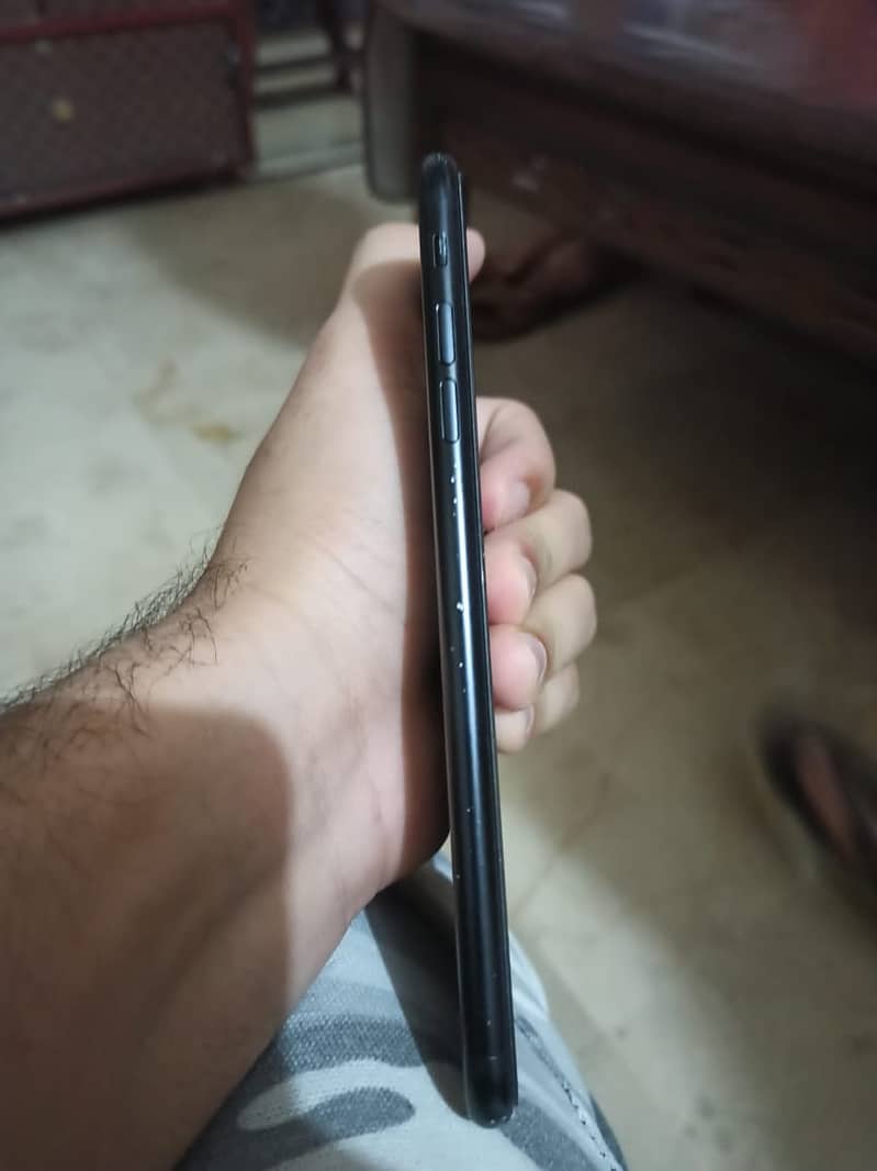 Iphone 7plus(PTA) 4