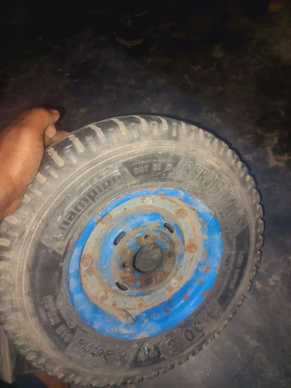 rickshaw rim and tyre 0