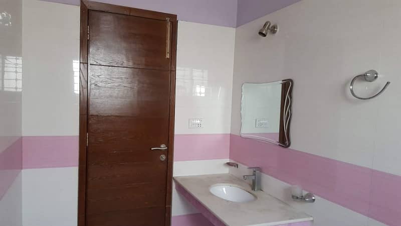 1 KANAL UPPER PORTION FOR RENT 14