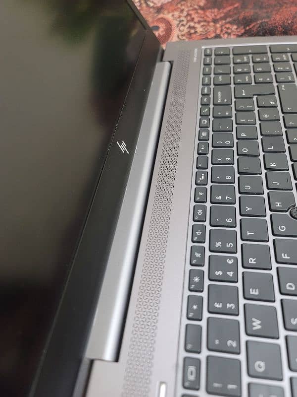HP zbook 15u g5 15 inch with 2 gb gpu |16/512| 4