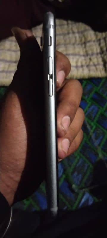 iphone (6).  64gb non PTA 4