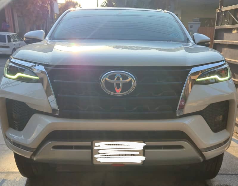 Toyota Fortuner Sigma White 0