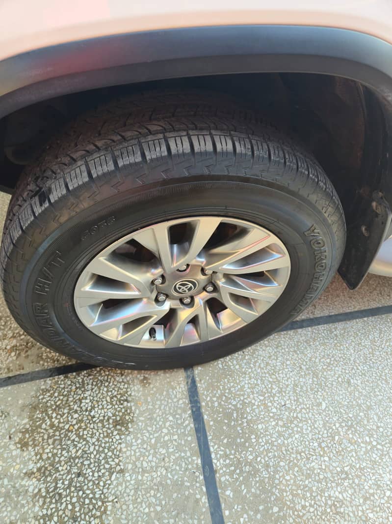 Toyota Fortuner Sigma White 6