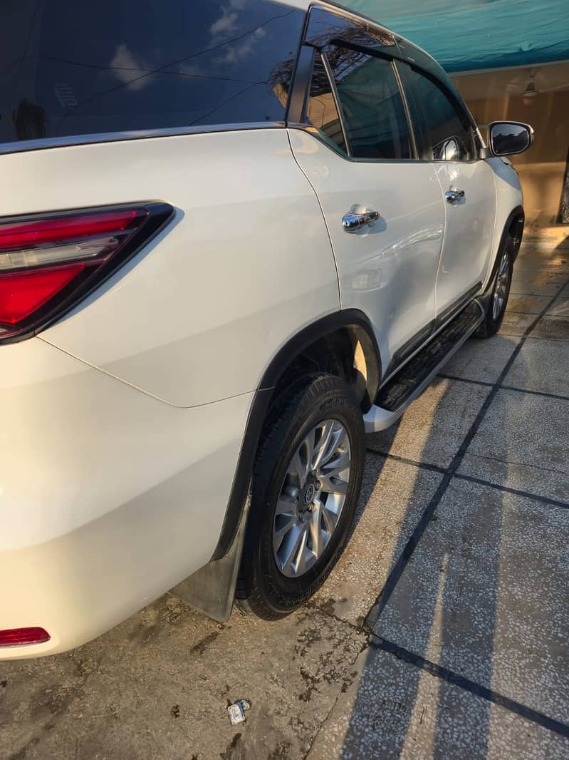 Toyota Fortuner Sigma White 8