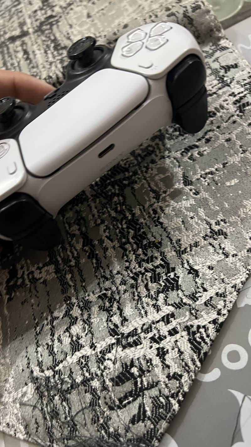 playstation 5 / ps5 controller 0