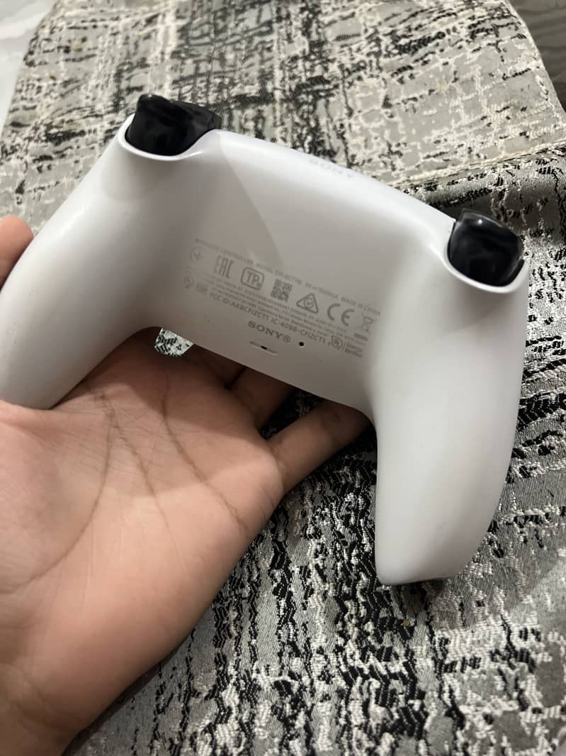 playstation 5 / ps5 controller 1
