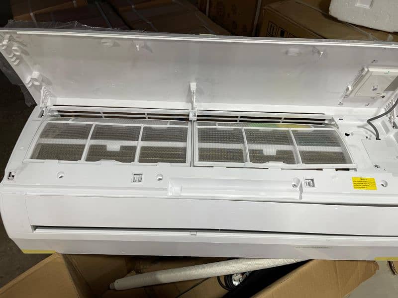 Brand new Gree lomo 8 non Inverter ac for sale 3