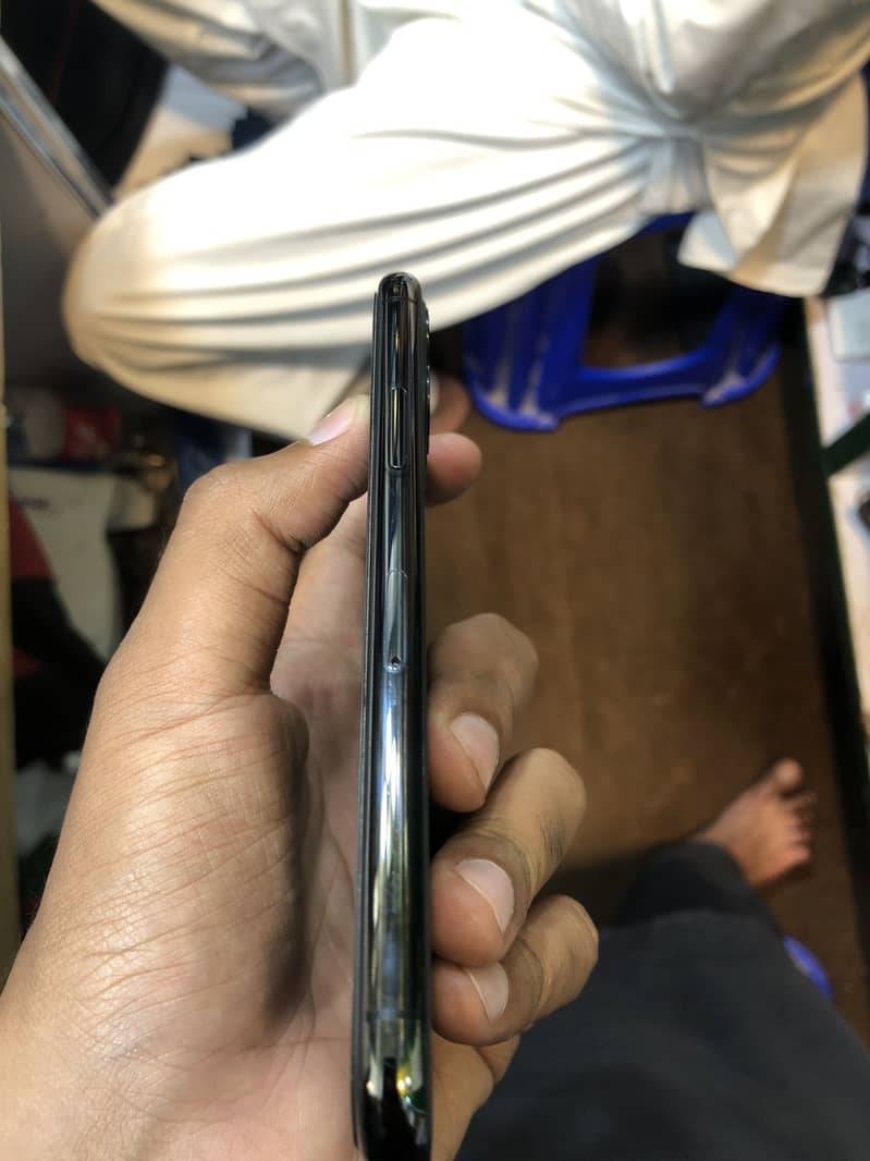Iphone 11 pro PTA 2