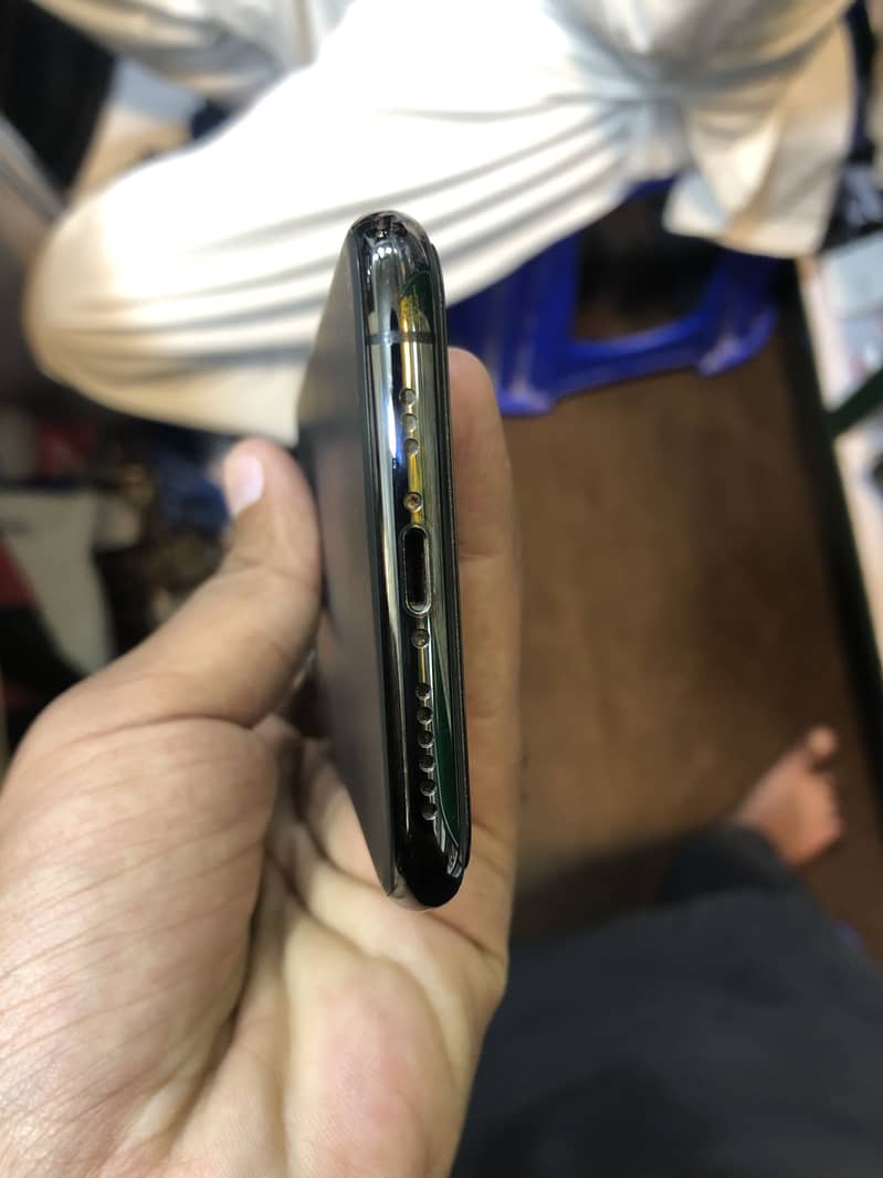 Iphone 11 pro PTA 4