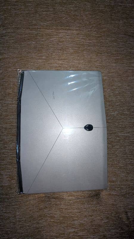 Alienware 17 R5 –  32GB RAM + GTX 1070 Max-Q design 8GB 2