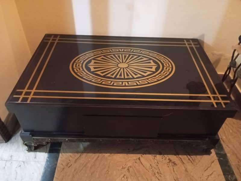 Elegant Design Center Table & Coffee Table 0