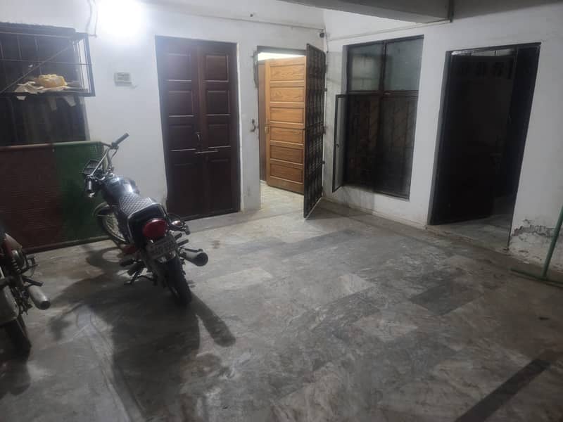 Boys Hostel Lahore -Solar Electricity, Single Bed, Gated Parking, Wifi 4