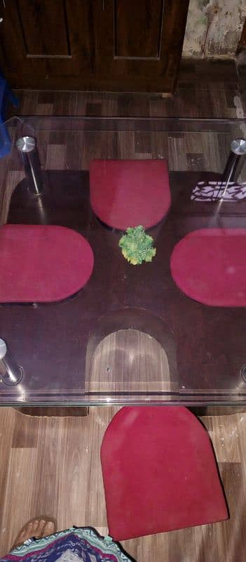 center table with 4 stools 1