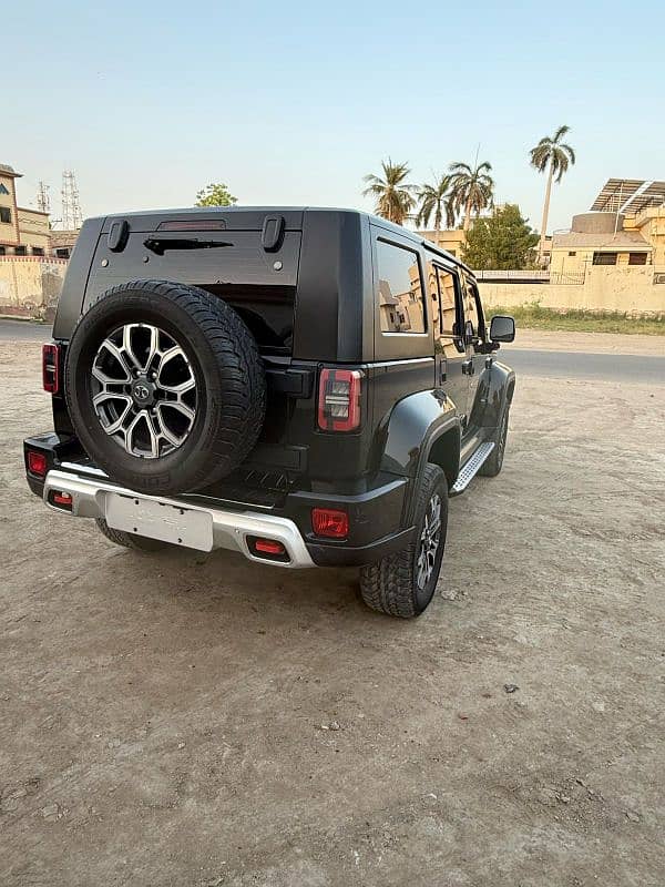 BAIC BJ40 Plus 2022 17