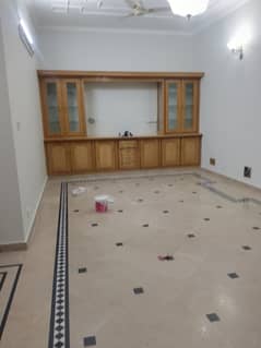 Beautiful Upper portion for rent 3 bedroom 2bathroom TV lounge kitchen