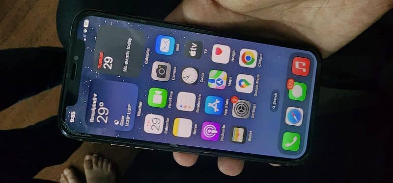 selling iphone xs gold colour PTA approved 1
