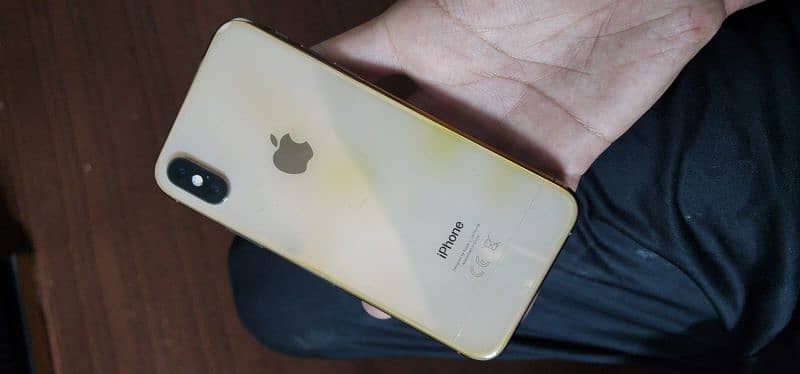selling iphone xs gold colour PTA approved 3