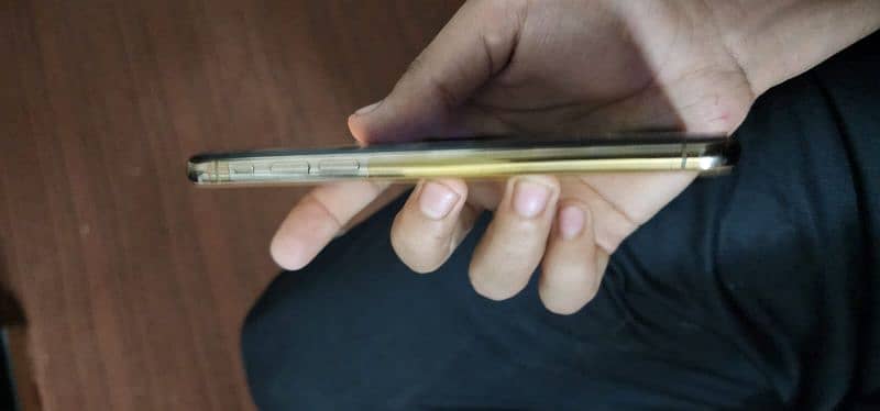 selling iphone xs gold colour PTA approved 6