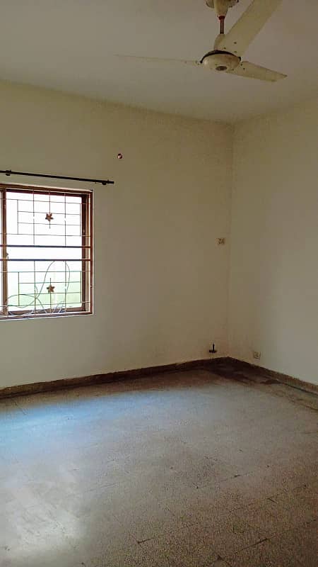 10 Marla Stylish Younas Design House for Rent 4 Bed, Near Market Sector A 5