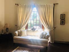 FMP 1 Kanal Fully Furnished 6 Bed Independent House Short Term ( Daily, Weekly, Monthly Basis ) Available For Rent Send Message On My WhatsApp & I Will Send Pics & Video