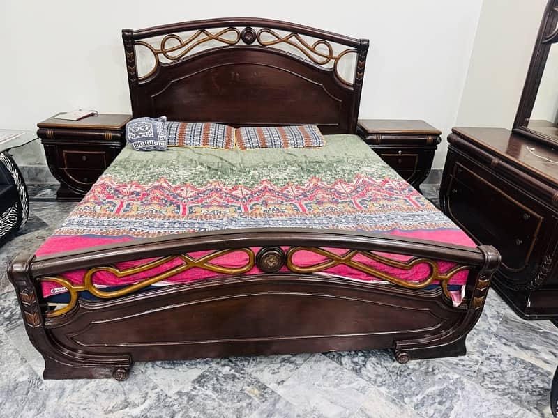Bed side Table dressing and metrus for sale 3