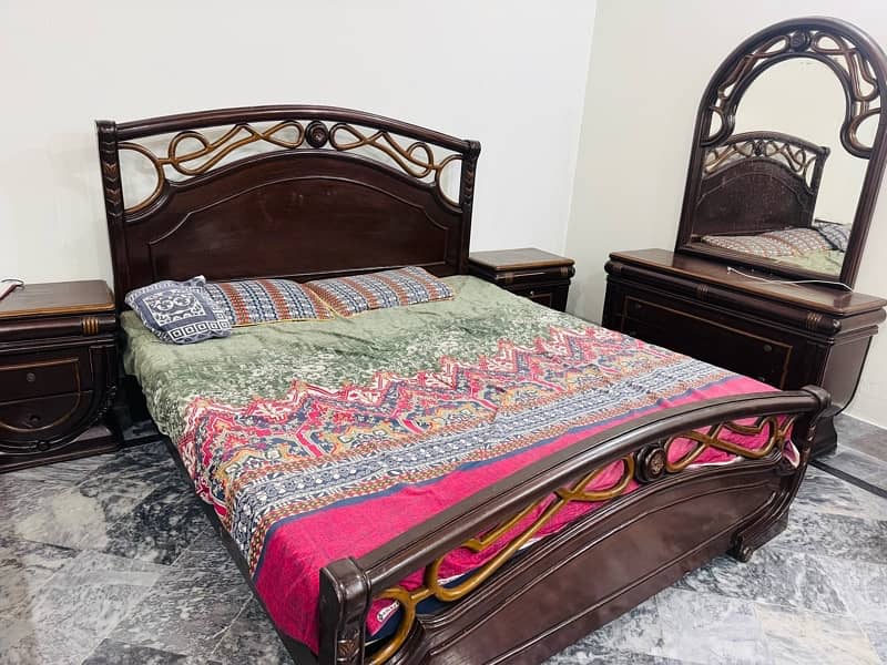 Bed side Table dressing and metrus for sale 4