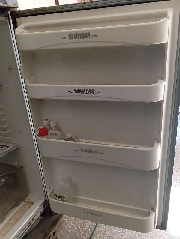 DAWLANCE REFRIGERATOR 3