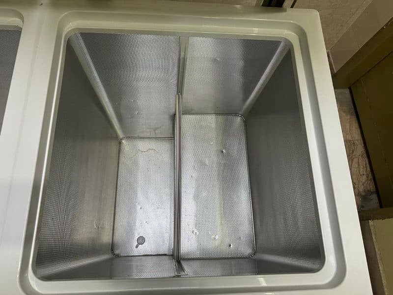 Dawlance convertible deep freezer new condition 6