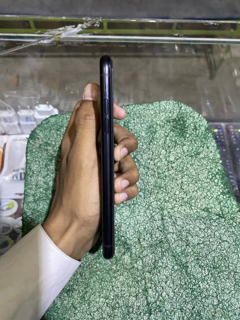 IPHONE XR 128 GB 3