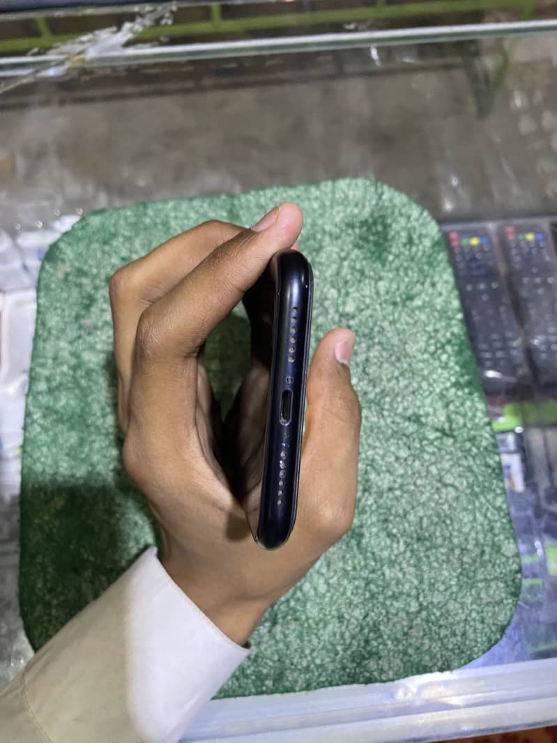 IPHONE XR 128 GB 4