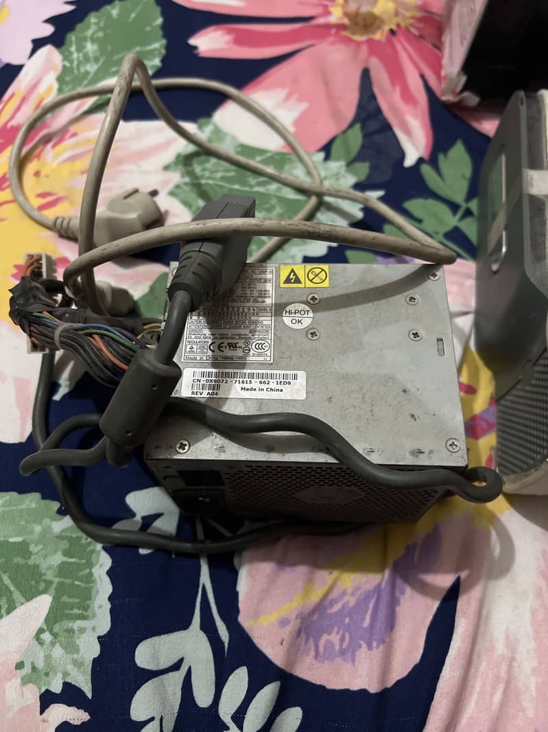 Xbox x360 used for sale with 2 controllers 10