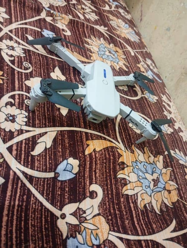 drone e88 poldable drone 0