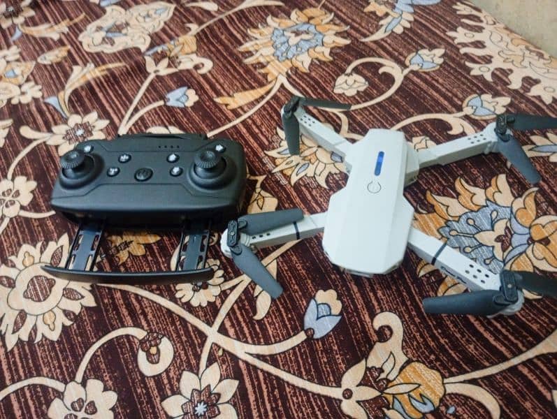 drone e88 poldable drone 1