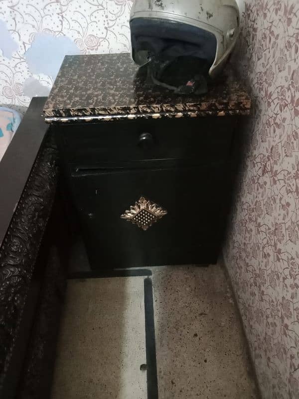 bed 2side table dressing 1