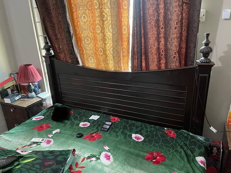 bed and sides table hoàn 1