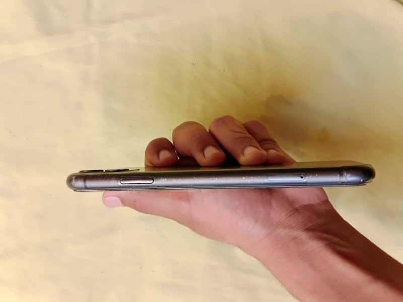 I'm selling my iphone 11 non pta jv 4