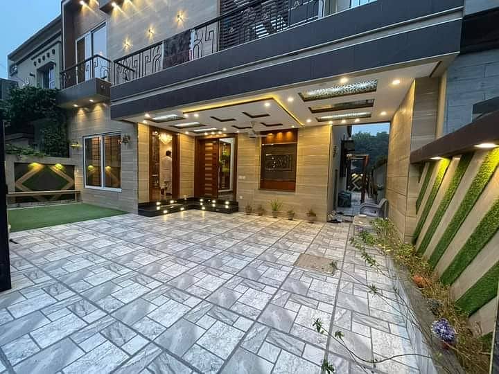 we are offering a 10 marla house for rent in Jasmine block bahria town 6